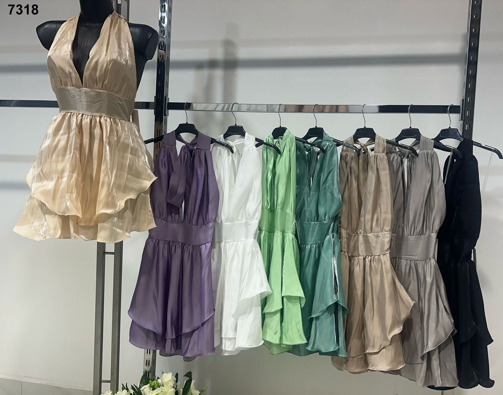 Abito Corto Elegante Effetto Perlato Scollo V allacciato al Collo Vestito con Veli Fascia in Vita in Beige - 7318Out Abito Corto Elegante Effetto Perlato Scollo V allacciato al Collo Vestito con Veli Fascia in Vita in Beige - 7318Out