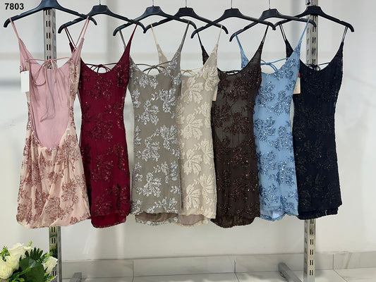 Vestito corto elegante con paillettes e spalline sottili Abito Fashion Evento in Tortora – 7803Out