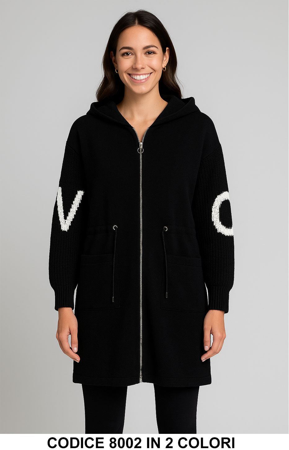 Cappotto con cappuccio e Manica in Maglia con Logo scritta Giubbotto Bianco o Nero – 8002 Cappotto con cappuccio e Manica in Maglia con Logo scritta Giubbotto Bianco o Nero – 8002