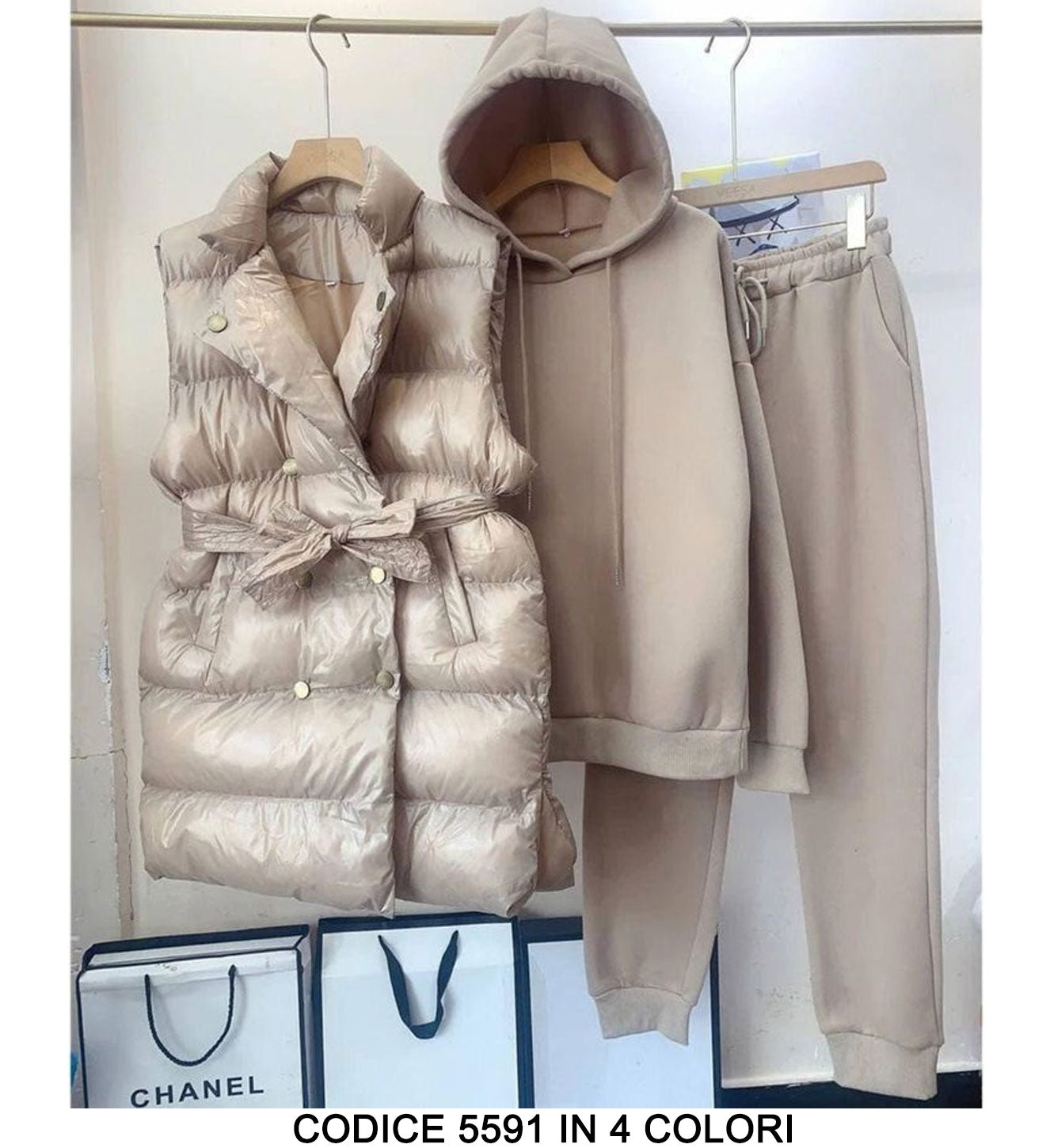 Set Coordinato Completo Giubbotto Smanicato Piumino Tuta Felpata Felpa Cappuccio Pantalone Elastico in 4 Colori - 5591