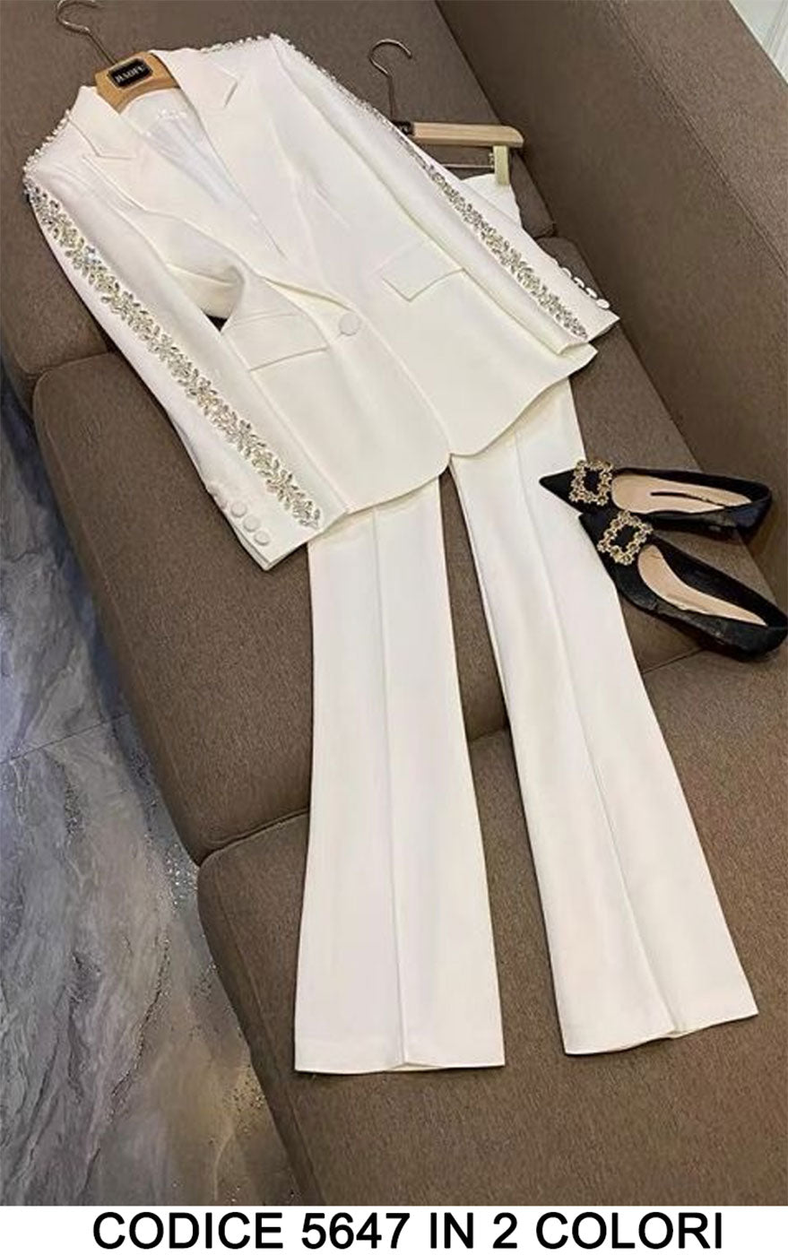 Tailleur Completo Giacca con Fregi Gioiello sulla Manica e Spalla Pantalone Zampa Coordinato in 2 Colori - 5647
