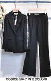 Tailleur Completo Giacca con Fregi Gioiello sulla Manica e Spalla Pantalone Zampa Coordinato in 2 Colori - 5647
