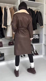 Cappotto Montone Lungo eco Pelliccia Bianca con Bottoni Giubbotto eco Pelle con Cintura in Nero - 7086Out