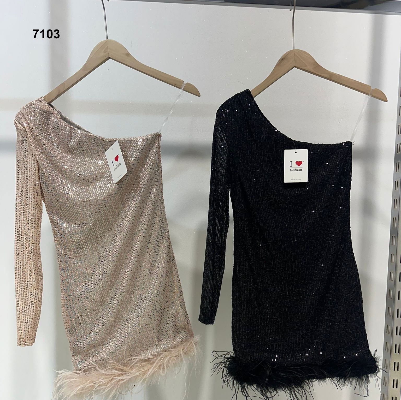 Abito Corto Elegante Monospalla con Piume sull'Orlo Finale Vestito in Paillettes Serata in Beige o Nero - 7103