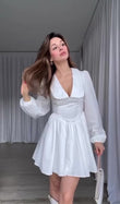 Abito Corto Elegante Romantico Scollatura Merletto Maniche Sbuffo Gonna Plissè Vestito in Bianco o Nero - 7197