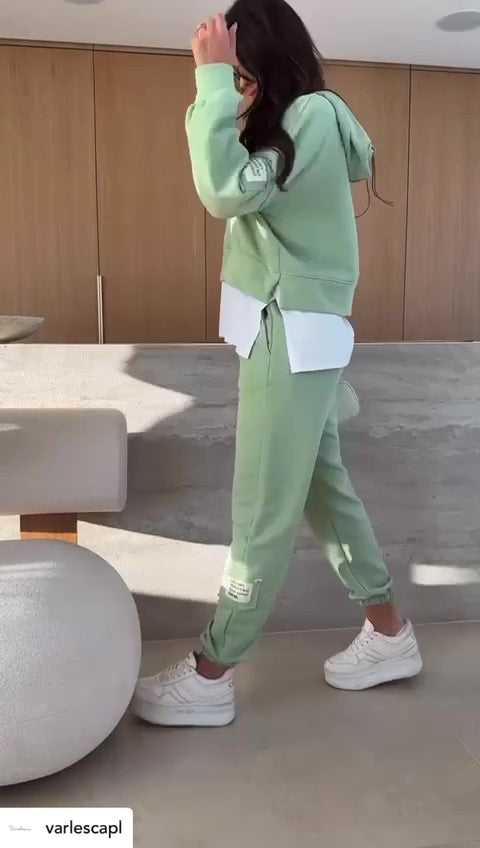 Completo Casual Felpa con Cappuccio Pantalone Elastico Coordinato Targhetta Scritta in 3 Colori - 7235