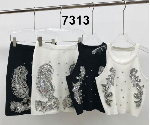 Completo Elegante Maglia Top Gonna Corta Applicazione di Strass Decoro Arabesco Coordinato in Bianco o Nero - 7313