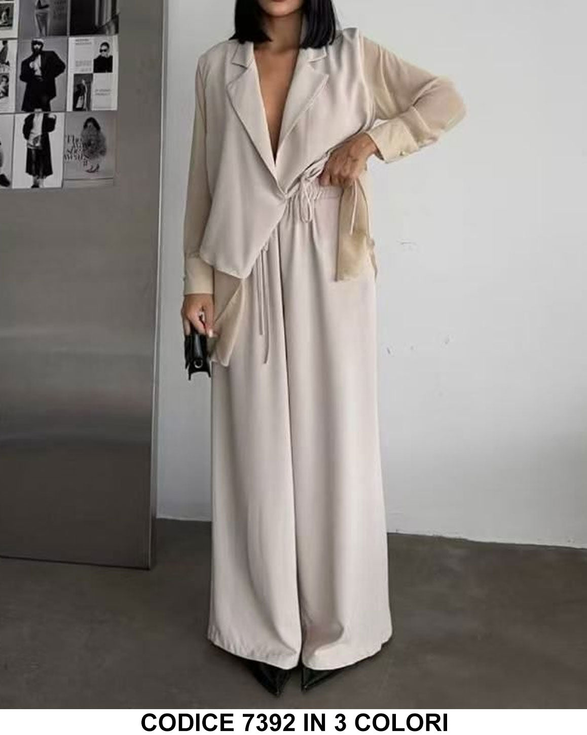 Completo Elegante Tailleur Giacca Asimmetrica con Laccetti Pantalone Zampa Coordinato in 3 Colori - 7392