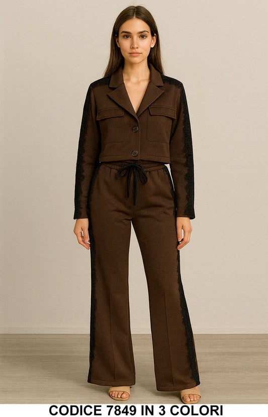 Completo giacca corta con inserti in pizzo e pantalone a palazzo Coordinato Elegante Merletto in 3 Colori – 7849