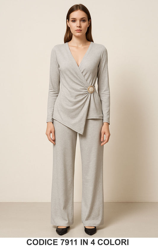 Completo elegante con spilla gioiello Maglia Blusa Asimmetrica Pantalone Palazzo in 4 colori – 7911