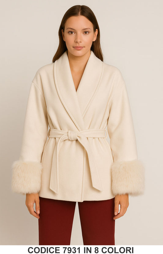 Giacca corta con cintura e polsini in eco pelliccia Giubbotto Elegante Fashion in 8 colori – 7931