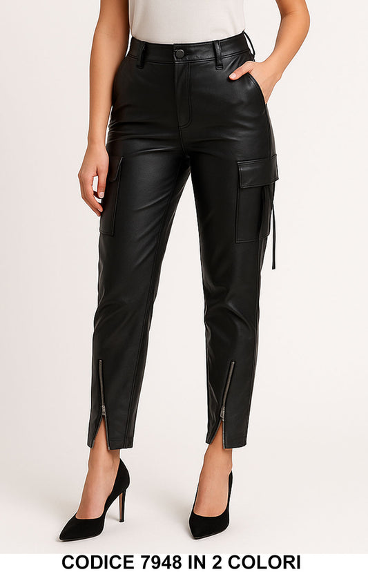Pantaloni Cargo in Ecopelle con Tasche Laterali e Zip alla Caviglia in 2 Colori – 7948
