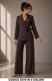 Tailleur Elegante con Giacca a Portafoglio con Spilla e Pantalone Palazzo Compleot in 6 Colori – 8376