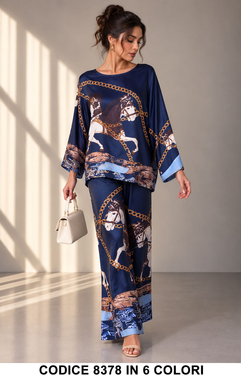 Completo Satinato Fantasia Cavalli e Catene Maglia Pantalone Elgante Coordinato in 6 Colori – 8378