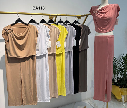 Completo Casual Maglia Corta Asimmetrica Spilla Gioiello sulla Spalla Gonna Lunga Coordinato in 8 Colori - BA118