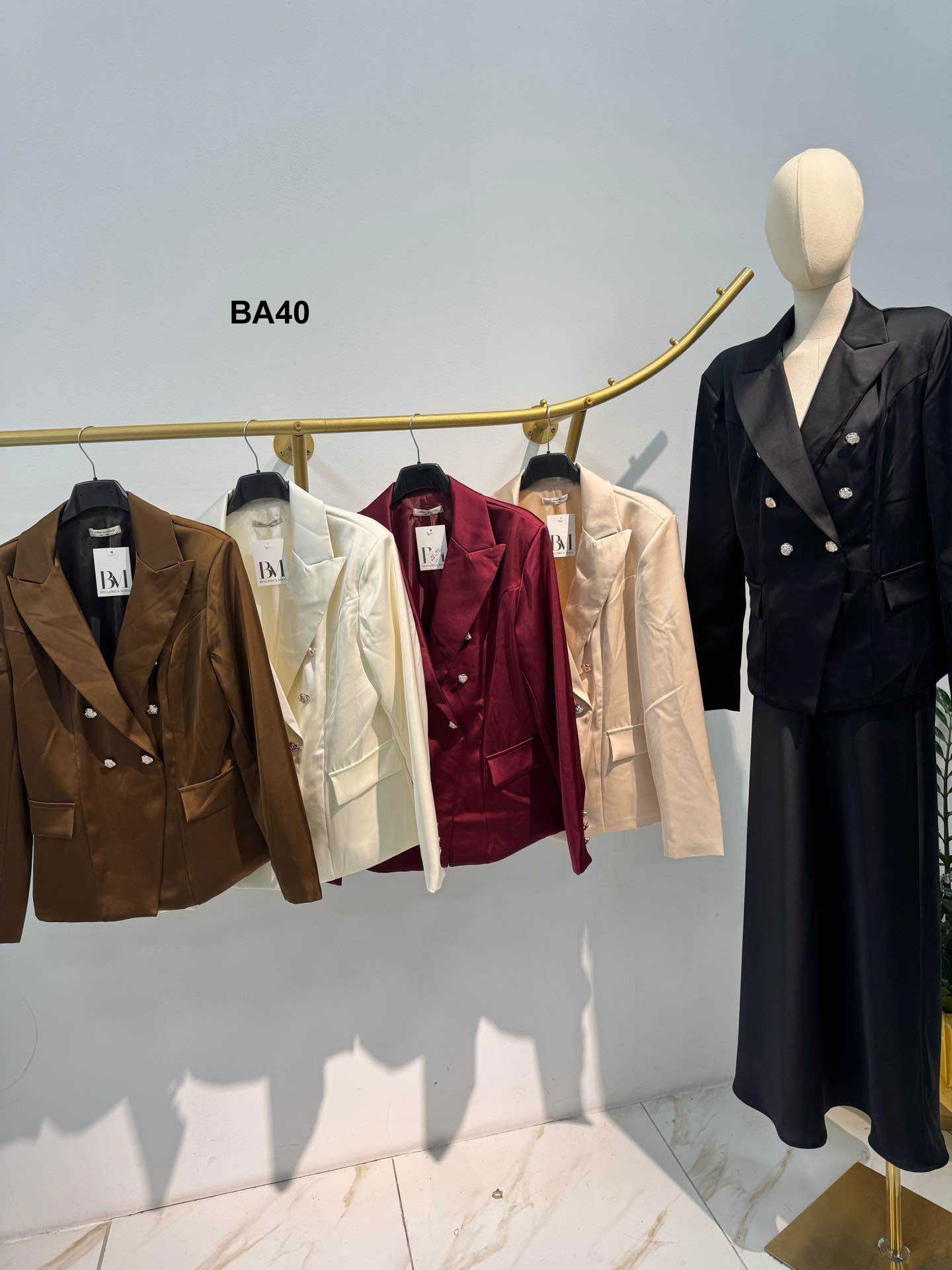 Tailleur Completo Smoking Effetto Rasato Giacca Bottoni Gioiello Pantalone Zampa Coordinato in 5 Colori - BA40