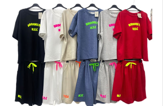 Completo Curvy "Brooklyn NYC" con T-Shirt e Shorts Lunghi Coordinato Taglie Forti Curvy in 6 Colori – TH06 - Abbigliamento donna elegante su I Love Dress
