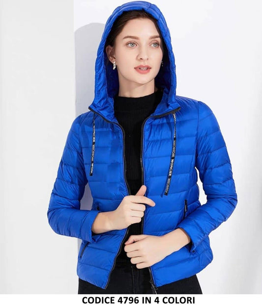 Giubbotto Piumino Corto con Cappuccio e Laccetti in Viola Giacca Casual Colorata - 4796Out