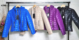 Giubbotto Piumino Corto con Cappuccio e Laccetti in Viola Giacca Casual Colorata - 4796Out